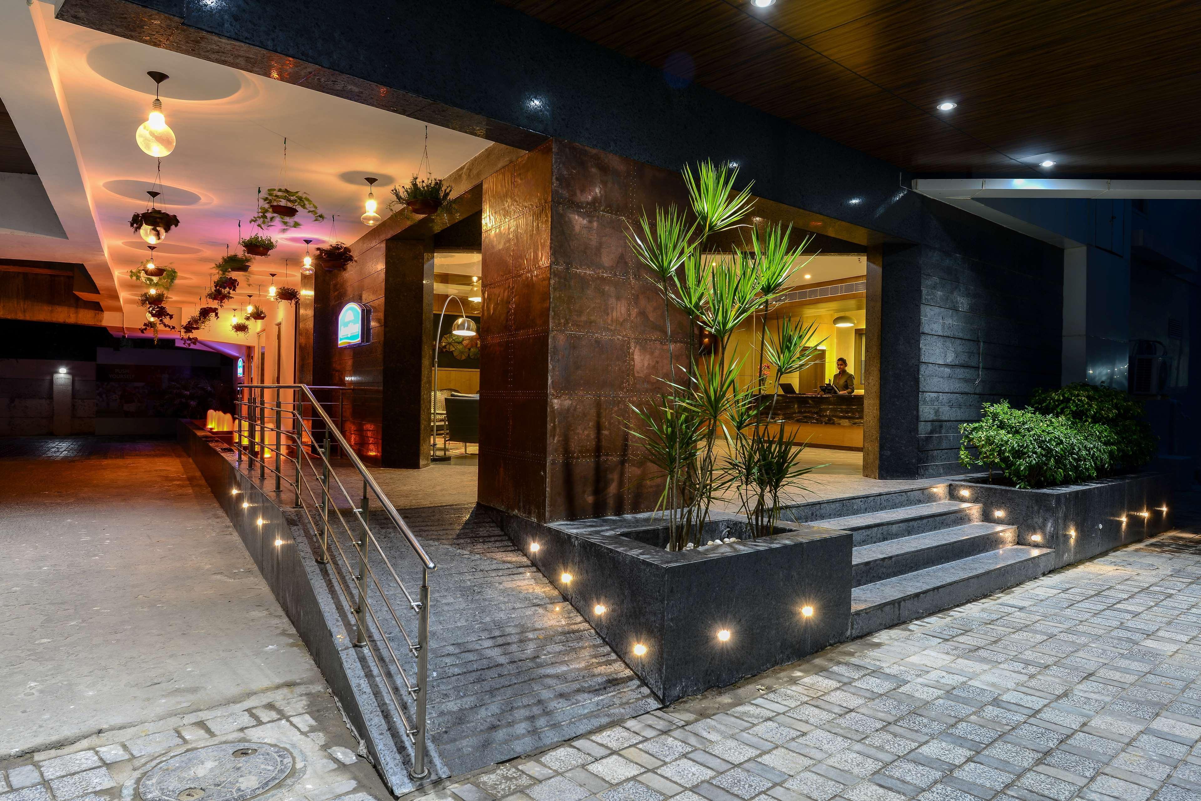 Howard Johnson By Wyndham, Kolkata Airport Exterior photo